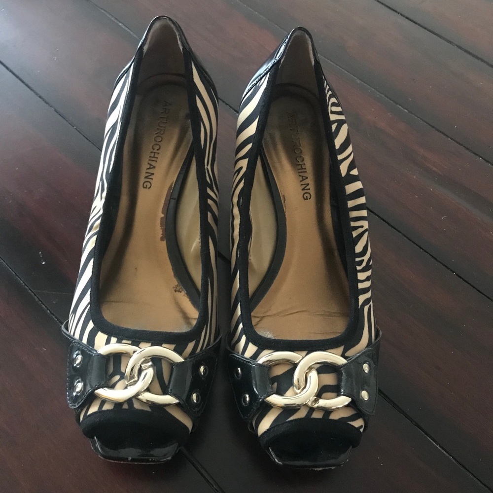 Arturo Chiang Gold and Black Animal Print Wedge